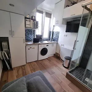 https://parc-des-expositions-studio-7e-etage-ascenceur-apartment.fr-paris.fr