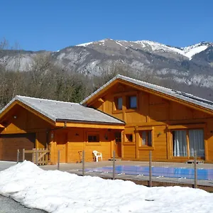 https://chalet-aux-3-biches.hotels-rhonealpes.com